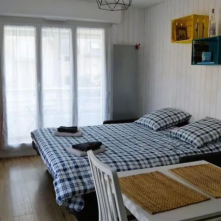 Le Petit - Entre Le Port Et La Apartament